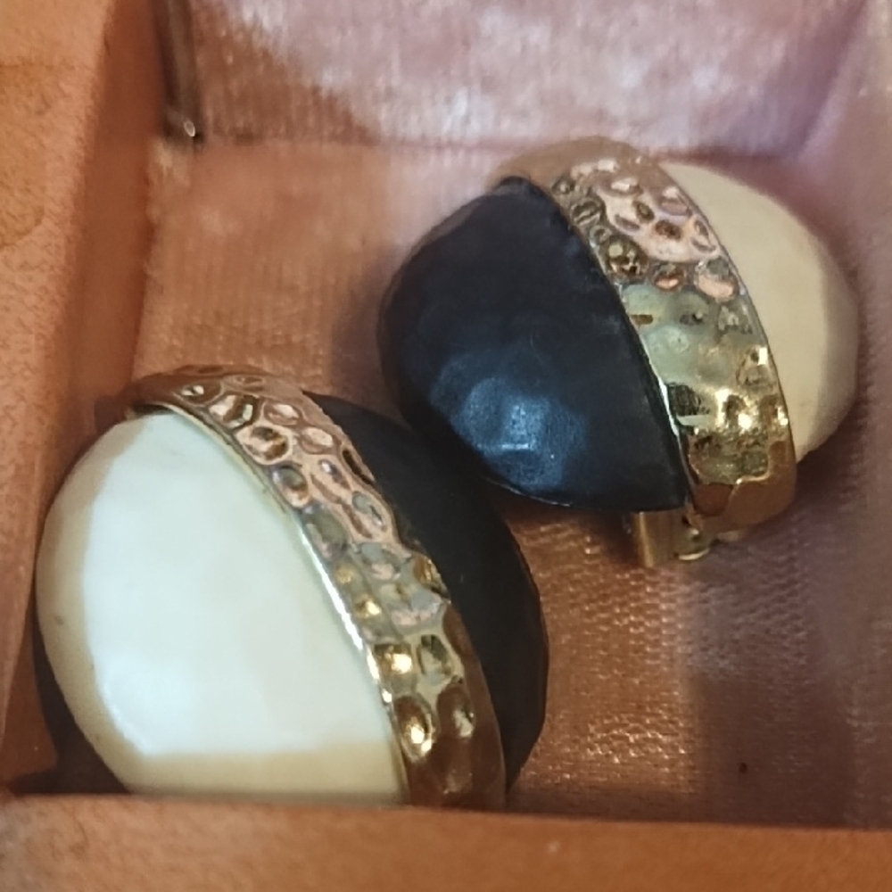 Elegant Gold and Black Women's Earrings